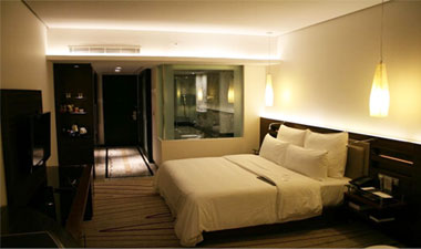 Rooms and Suites